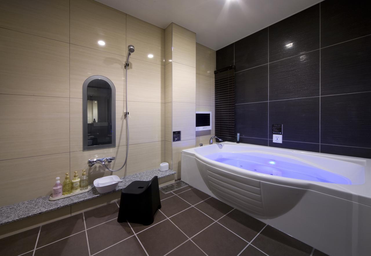 Jewel Hotel Luxury Modern (Adults Only) Miyoshi  المظهر الخارجي الصورة
